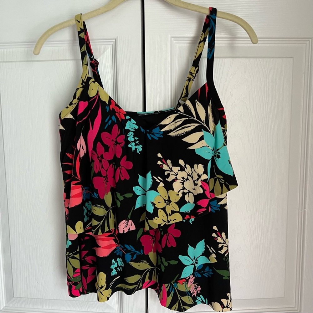 NWT Floral Ruffle Tankini Size Small
